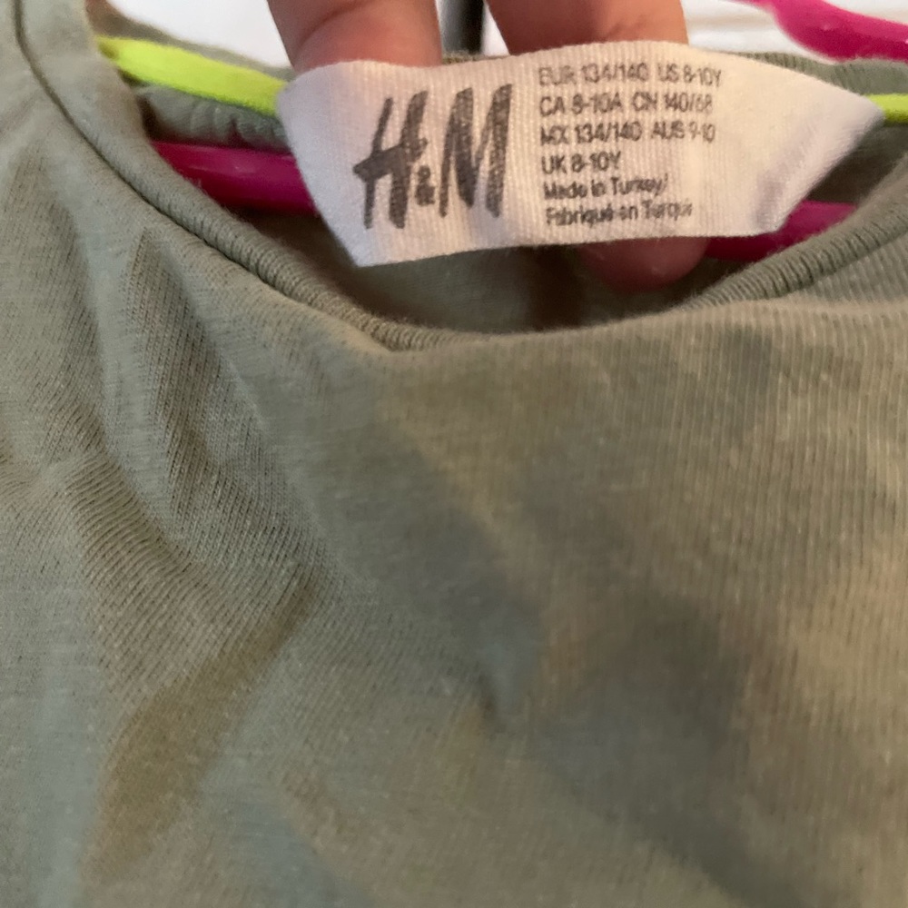 H&M cute cropped shirt with pocket detail